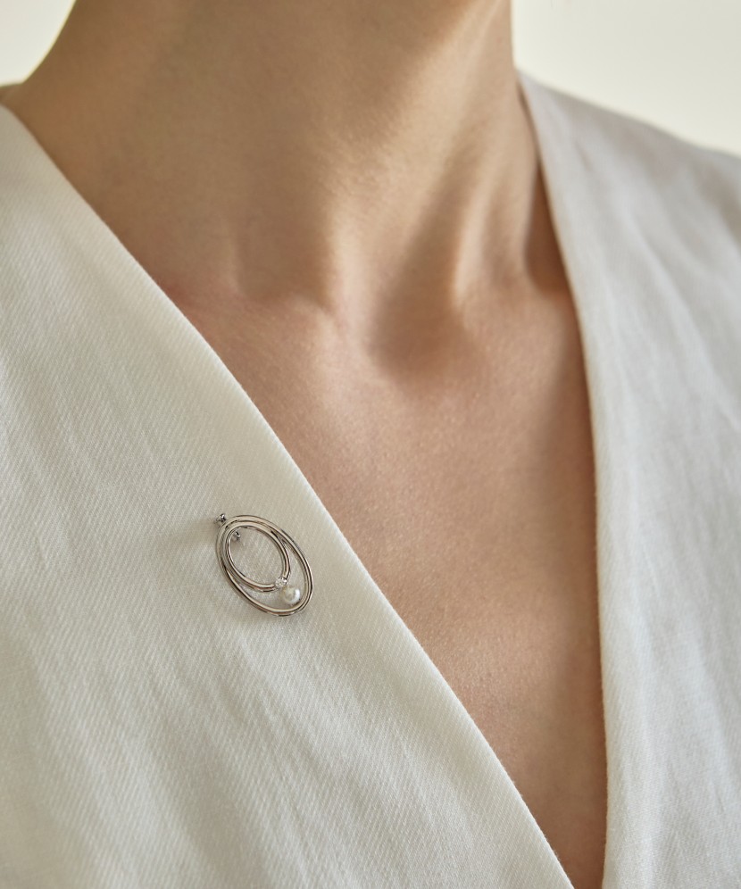 Sterling silver  brooch with pearl and zirconium