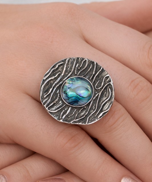 Sterling silver ring with nacre