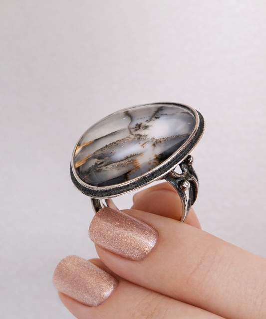 Серебряное кольцо с агатом