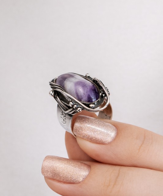 Серебряное кольцо с чароитом