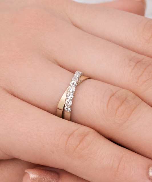 Кольцо из позолоченного серебра с цирконами