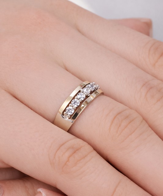 Кольцо из позолоченного серебра с цирконами