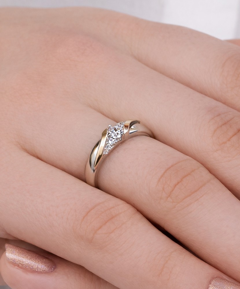Sterling silver ring gold plated with zircons