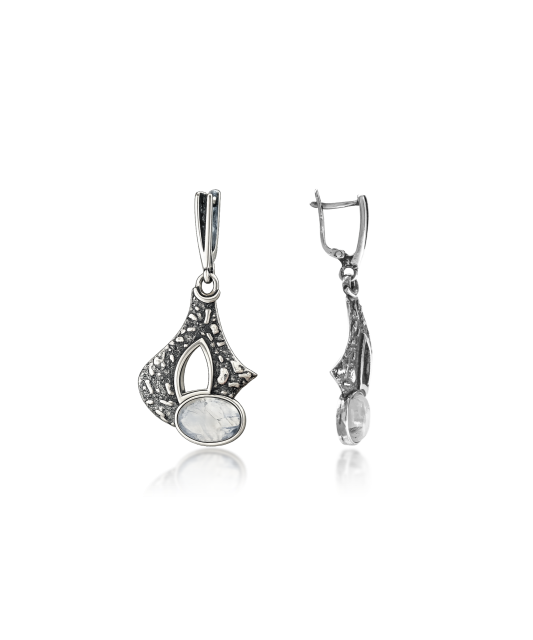 Silver earrings with moonstone