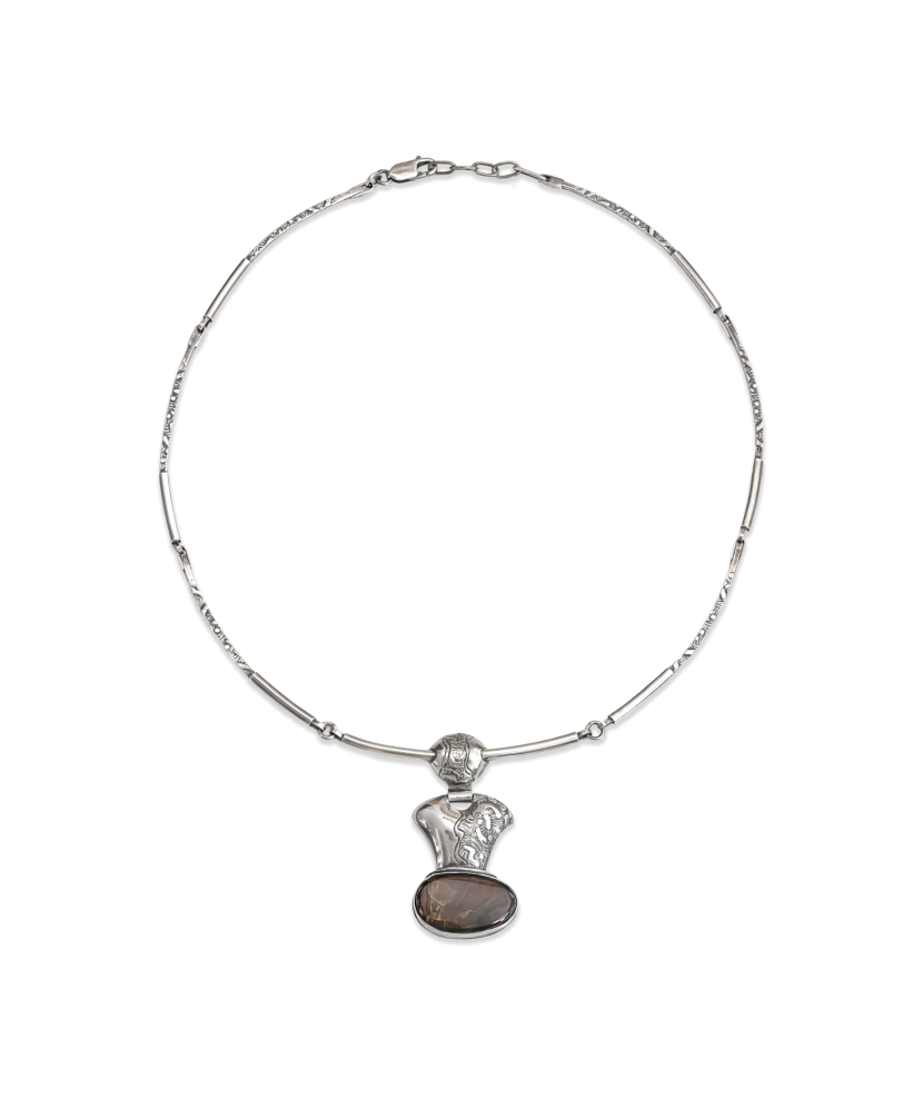 Серебряное колье с подвеской из лабрадорита