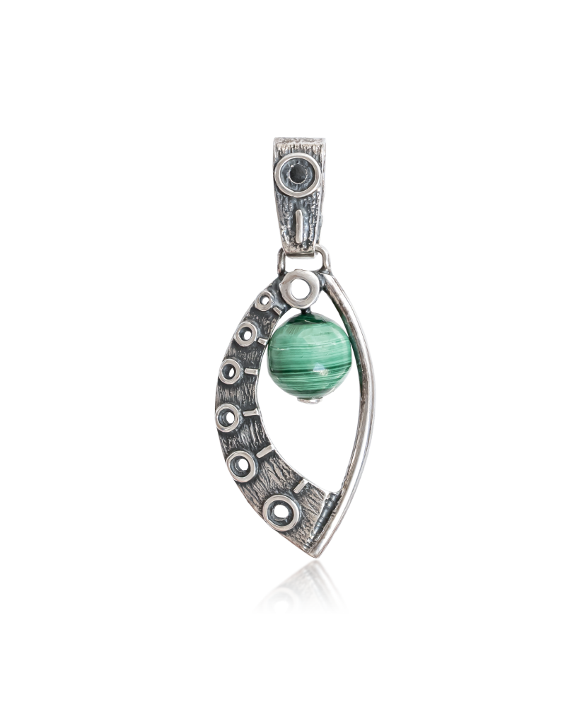 Sterling silver pendant with malachite