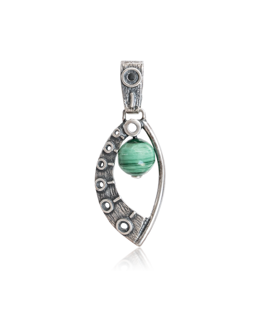 Sterling silver pendant with malachite