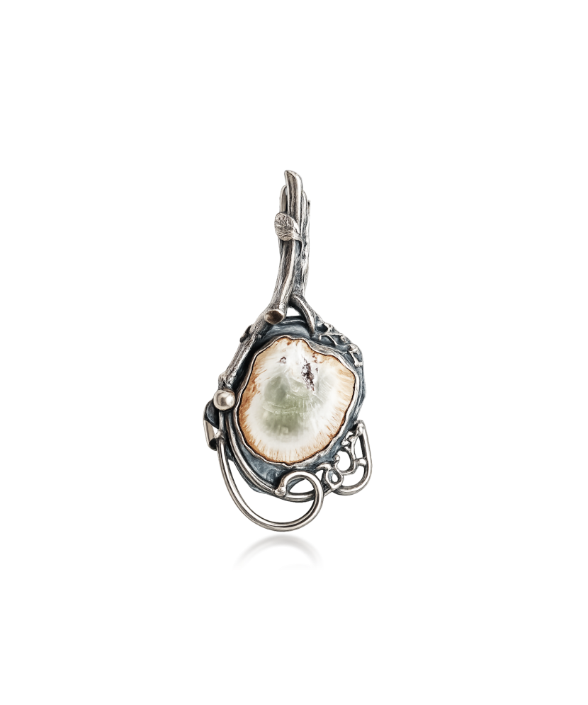 Silver pendant with acacia stone