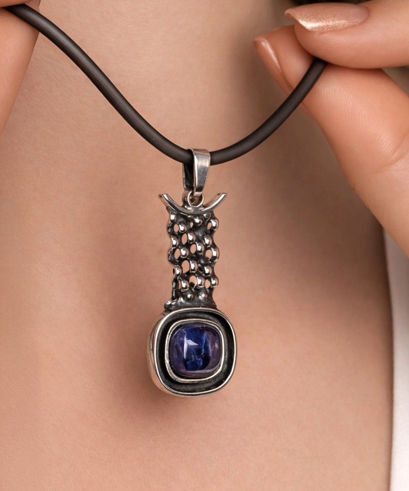 Sterling Silver pendant with lazurite