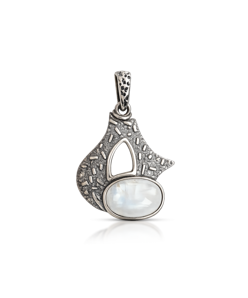 Silver pendant with moonstone