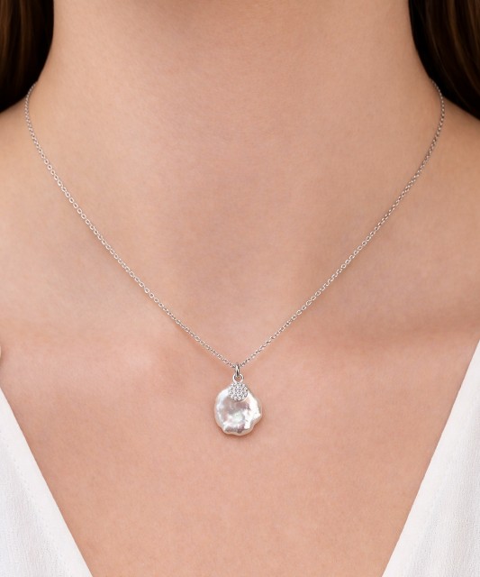 Sterling silver chain with pearl pendant and zircons