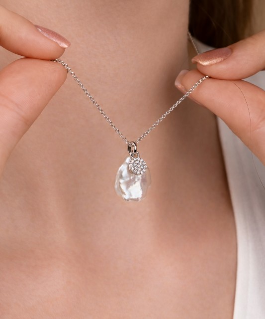 Sterling silver chain with pearl pendant and zircons