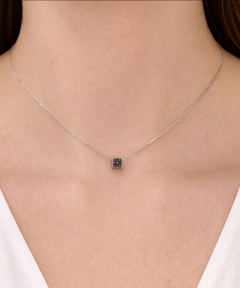 Sterling silver chain with zirconium pendant