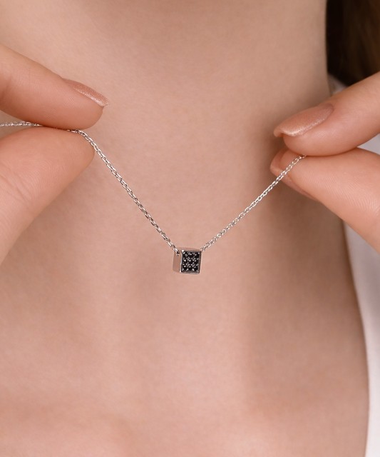 Sterling silver chain with zirconium pendant