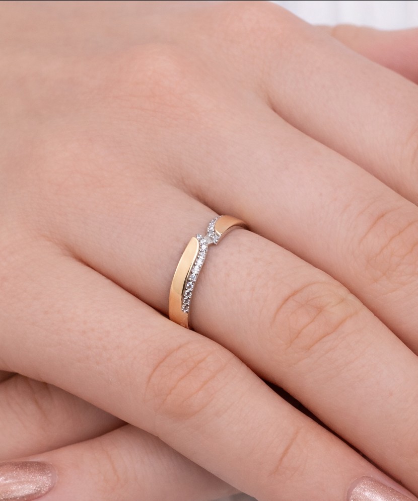 Sterling silver ring gold plated with zircons