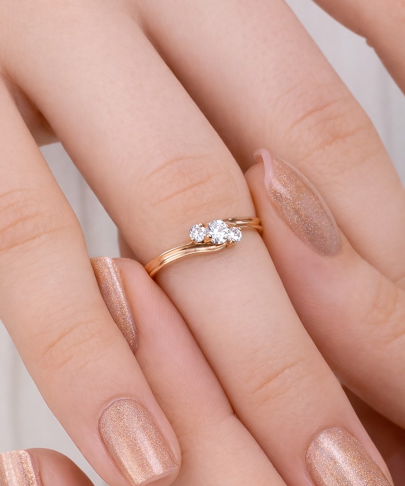 Золотое кольцо с цирконами