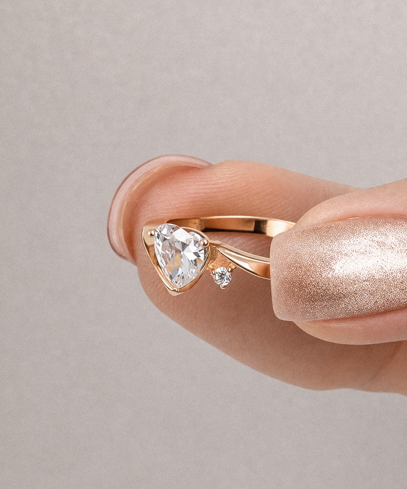 Золотое кольцо с цирконами