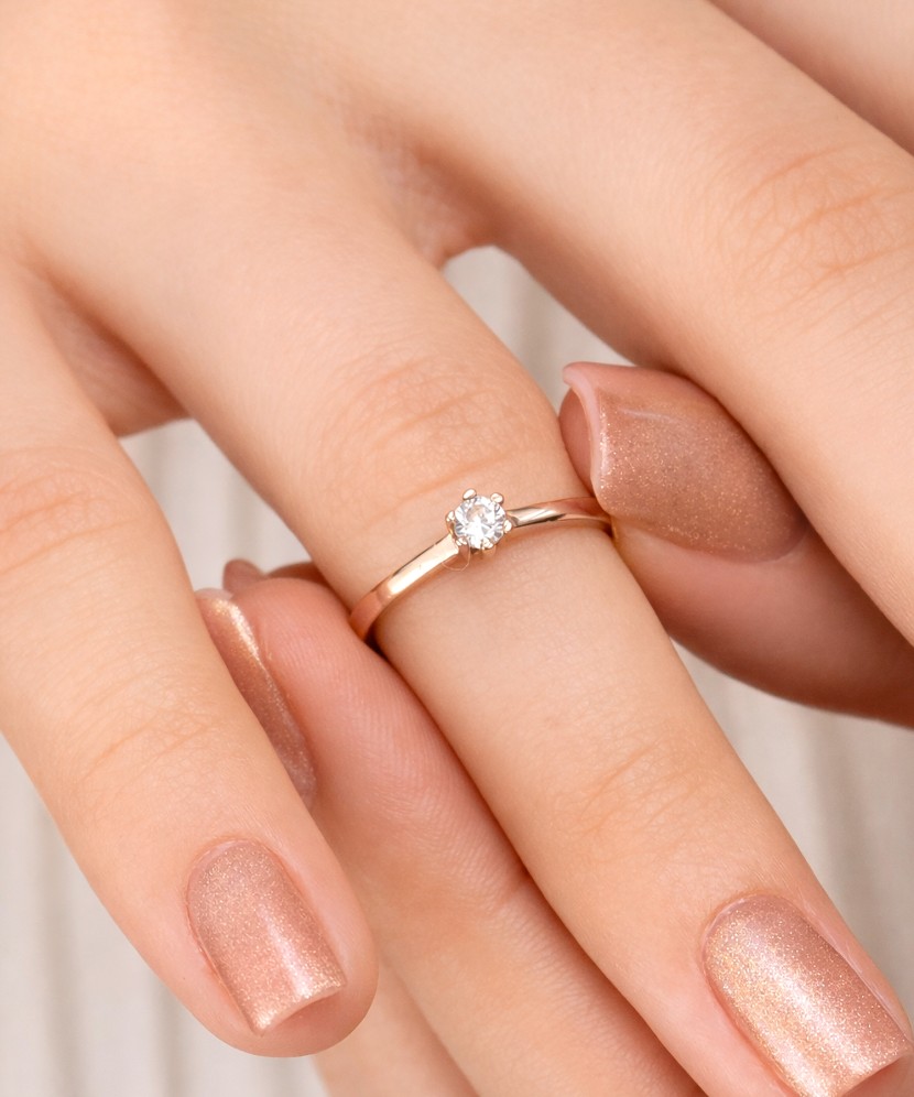 Золотое кольцо с цирконами