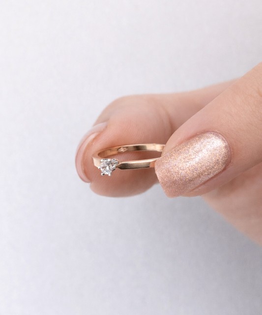 Золотое кольцо с цирконами