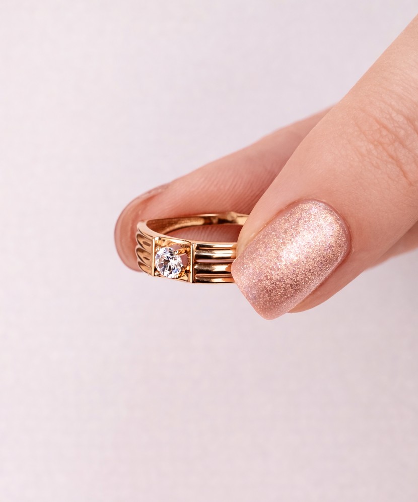 Gold ring with zircons