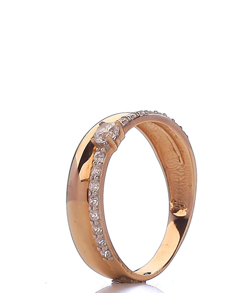 Gold ring with zircons