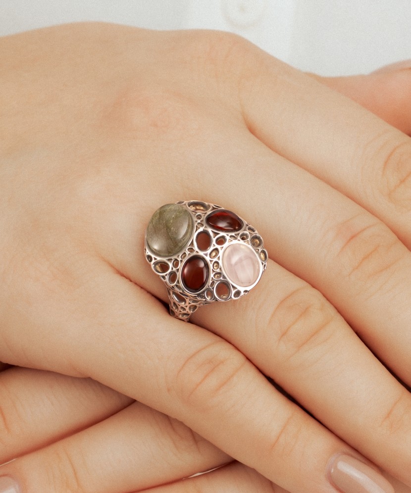 Серебряное кольцо с янтарем и лабрадоритом