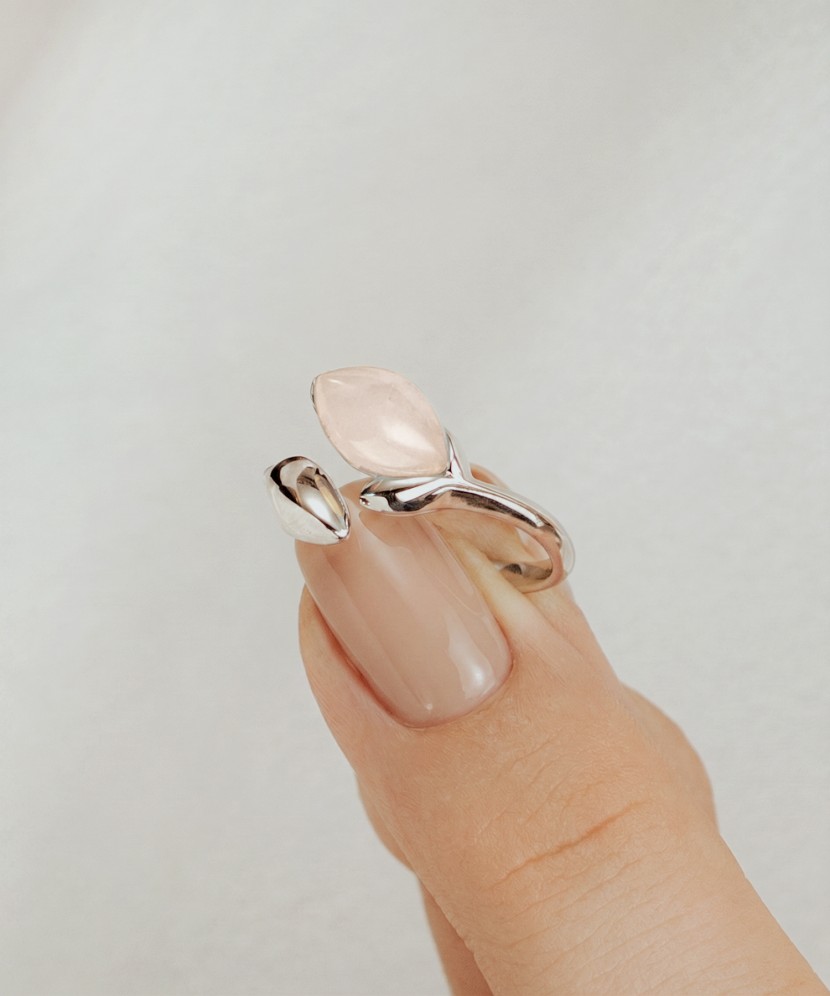 Sterling Silver ring with rose quartz