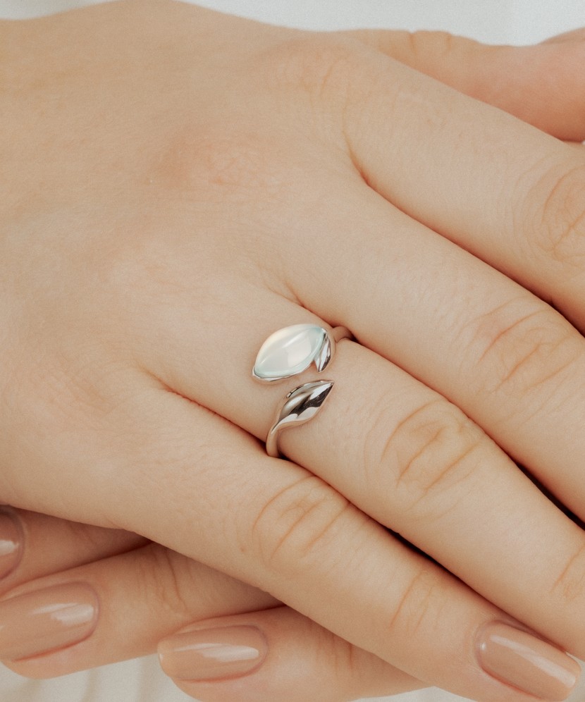 Sterling silver ring with agate