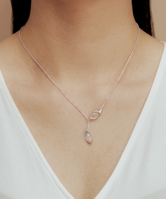 Серебряная цепочка с подвеской из розового кварца