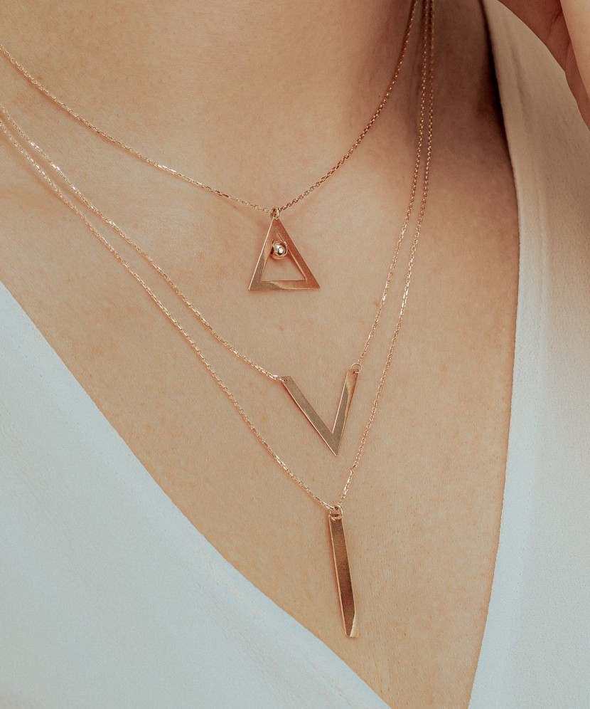 Тройная золотая цепочка с подвесками