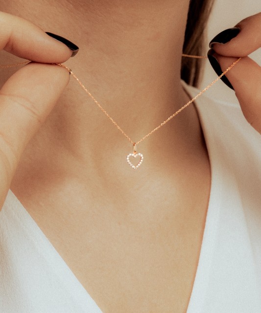 Yellow Gold pendant with diamonds