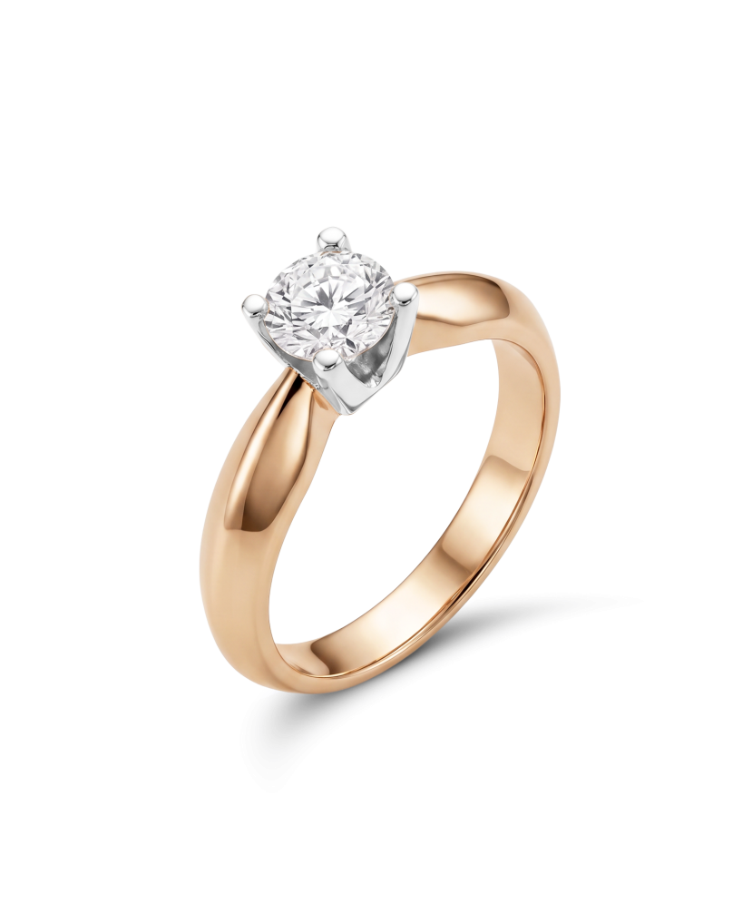 Gold ring with zirconium