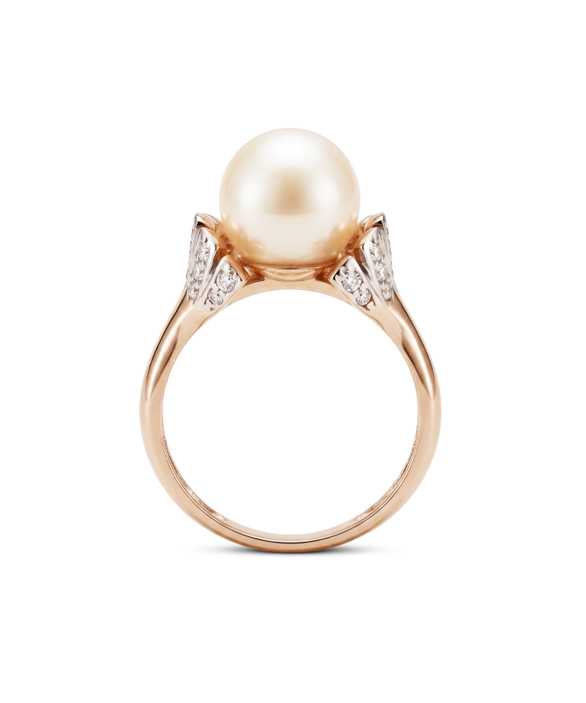 Gold ring with pearl and zircons