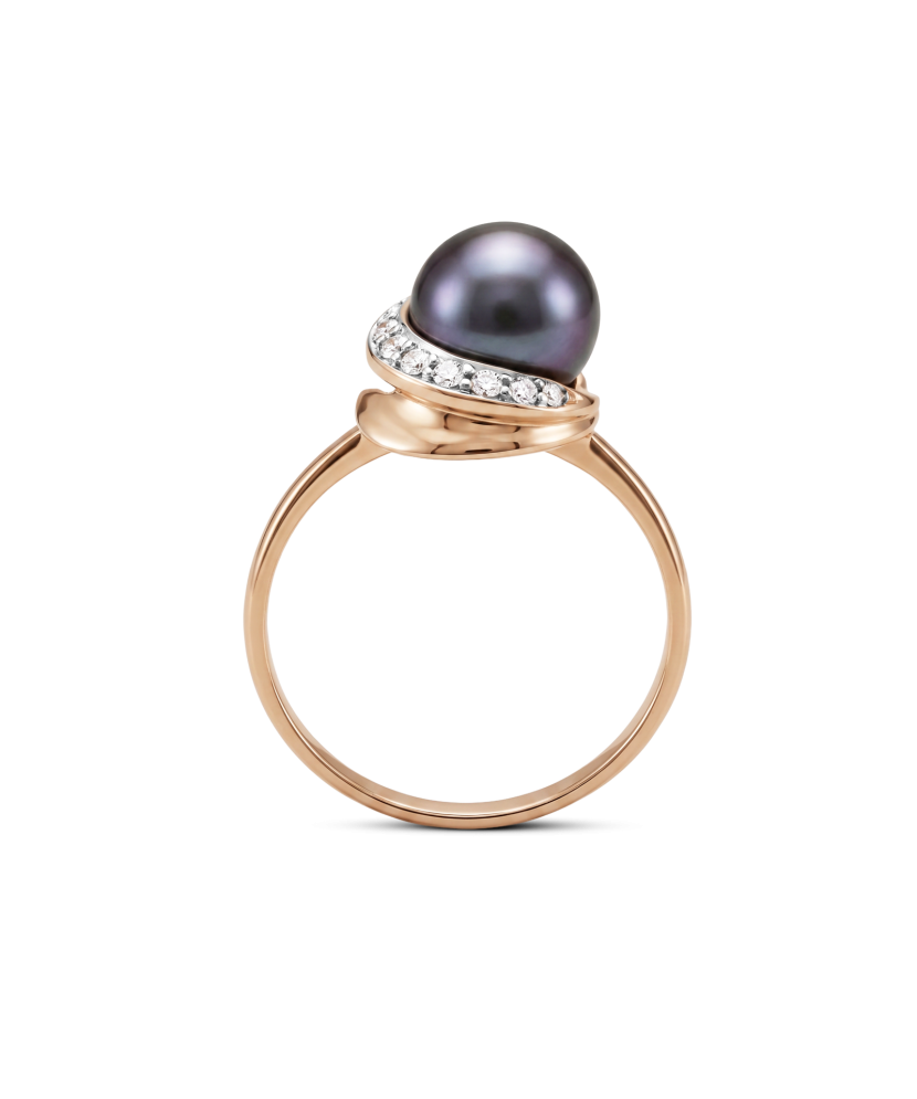 Gold ring with pearl and zircons