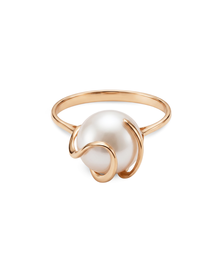 Gold ring with pearl
