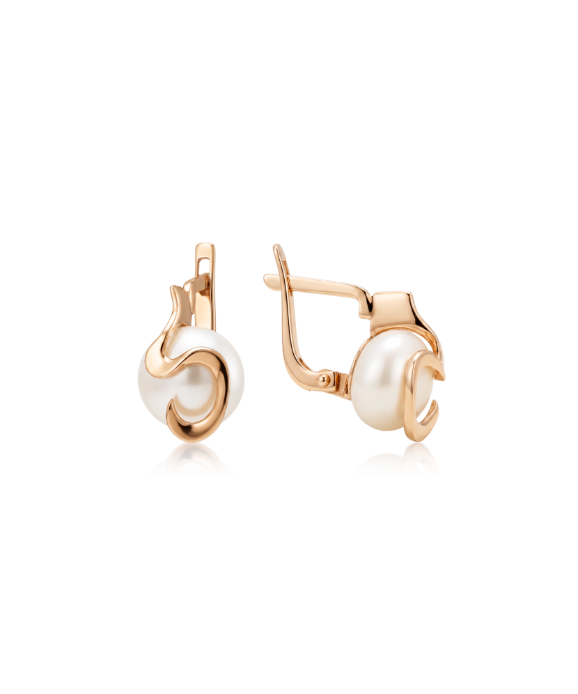 Gold earrings with pearls