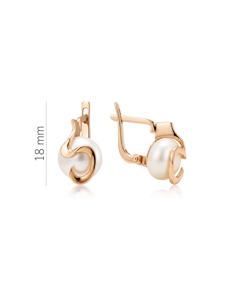 Gold earrings with pearls