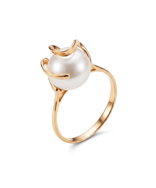 Gold ring with pearl