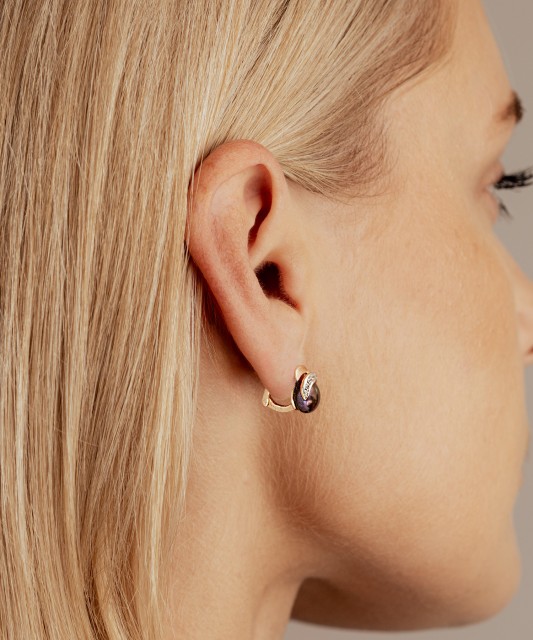 Gold earrings with pearls and zirconium