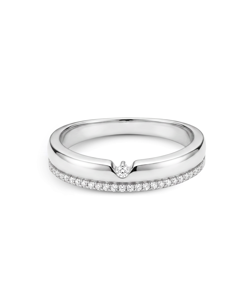 Sterling silver ring with zircons