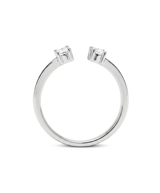 Sterling silver ring with zircons