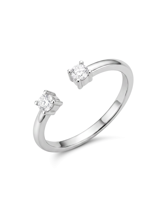 Sterling silver ring with zircons