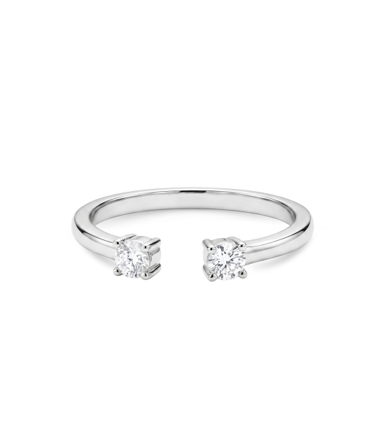 Sterling silver ring with zircons