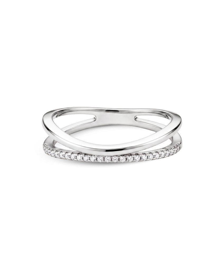 Sterling silver ring with zircons