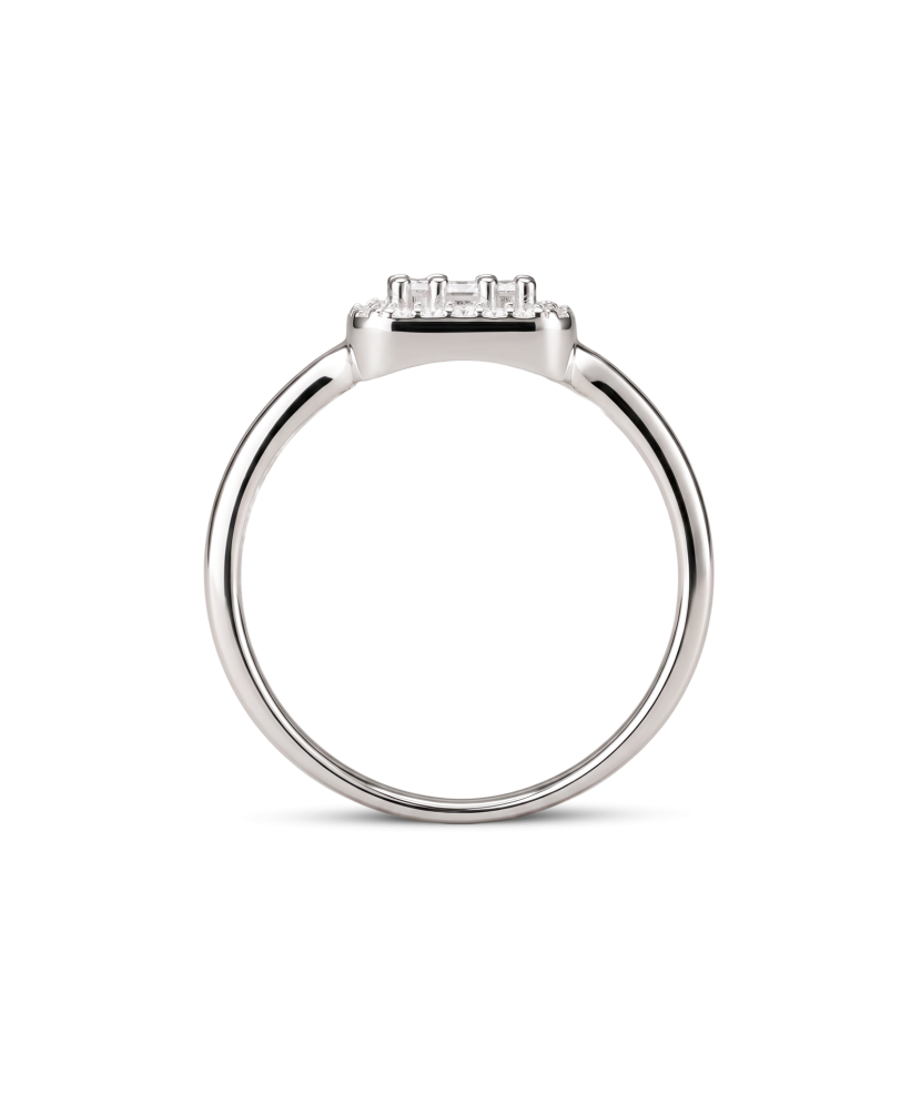 Sterling silver ring with zircons