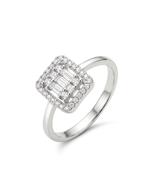 Sterling silver ring with zircons