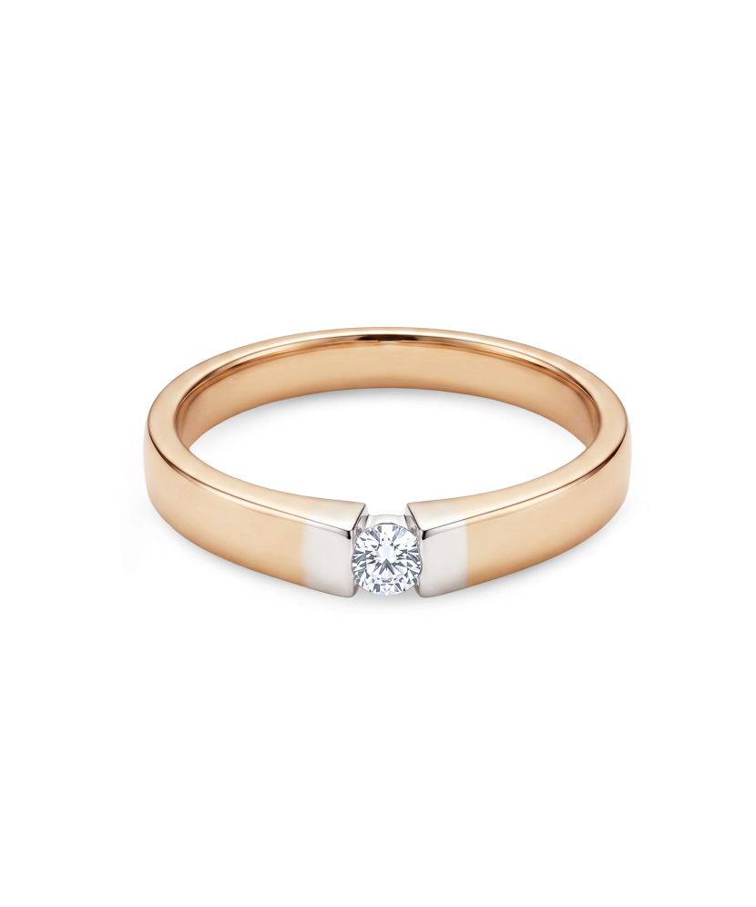 Gold ring with diamonds