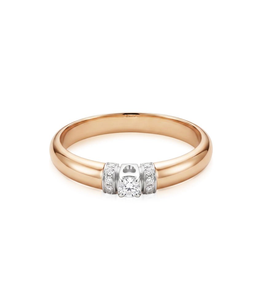 Gold ring with diamonds