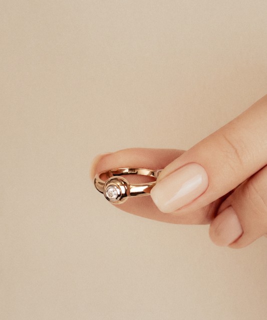 Gold ring with diamond
