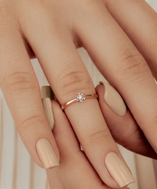 Gold ring with diamonds
